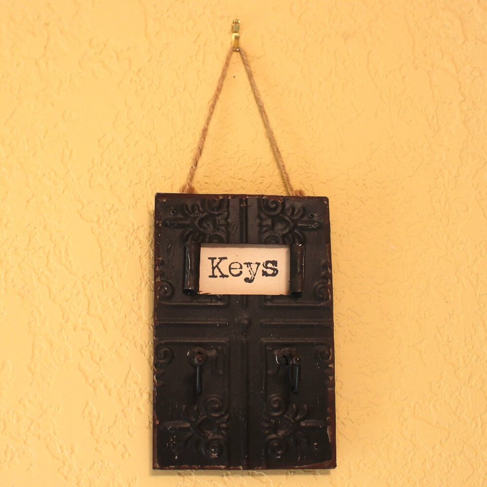 Distressed Tin Key Hanger
